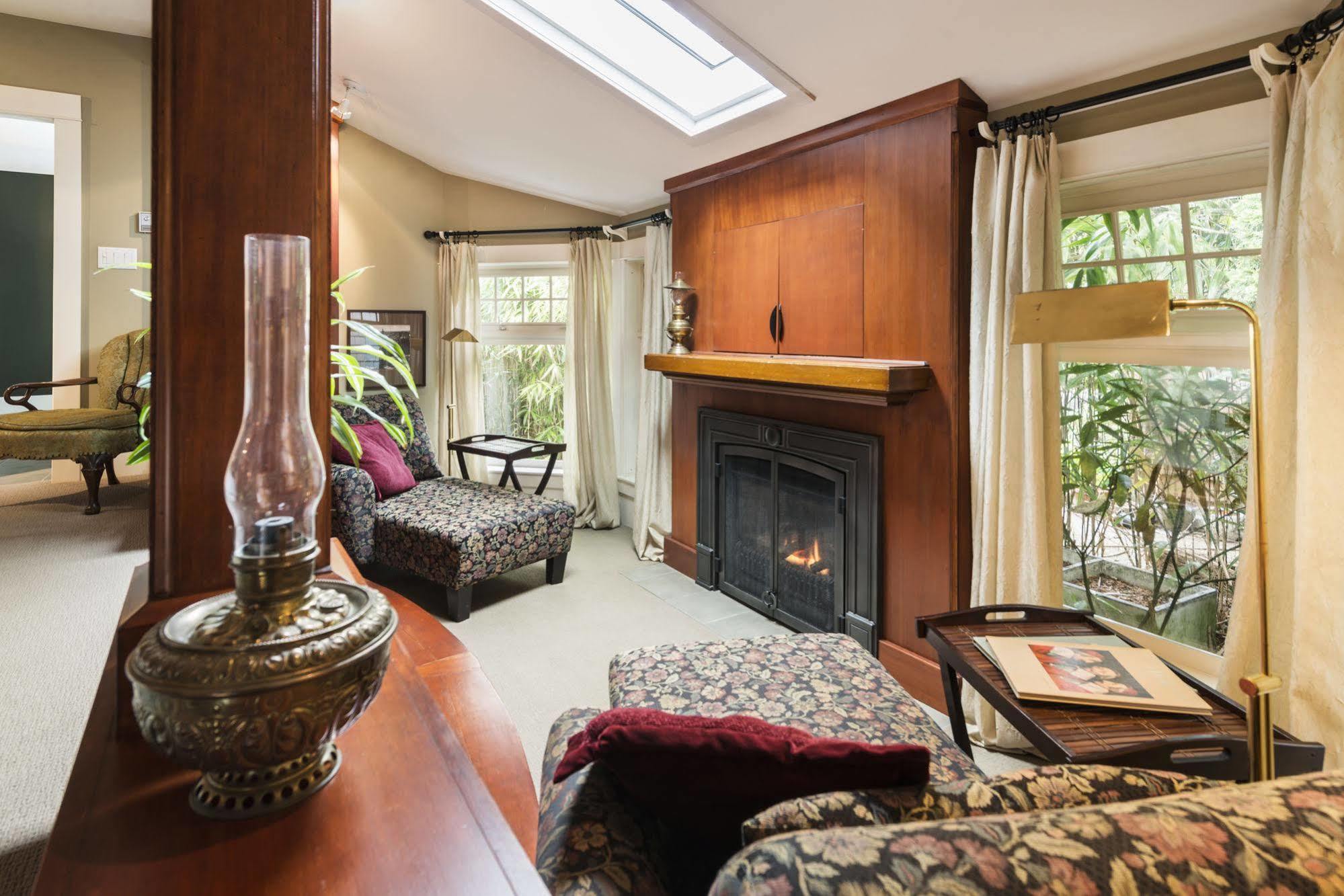 Thistledown House West Vancouver Exterior photo
