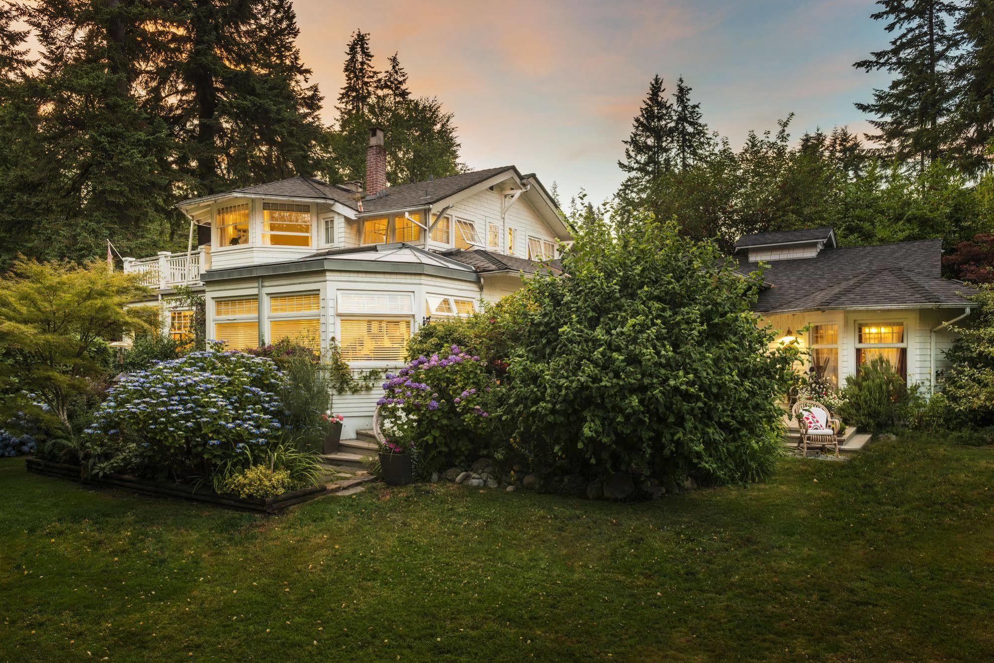 Thistledown House West Vancouver Exterior photo